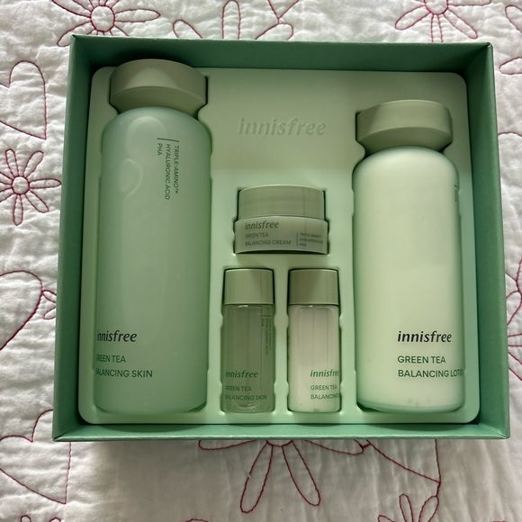 Innisfree Green Tea Balancing Skin Care Set - Soothing Green - Picture 2 of 2